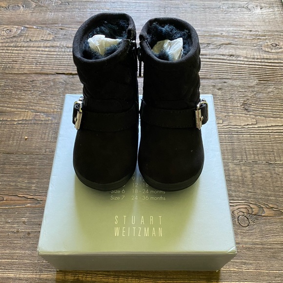 🆕 Stuart Weitzman quilted baby booties - Picture 3 of 7
